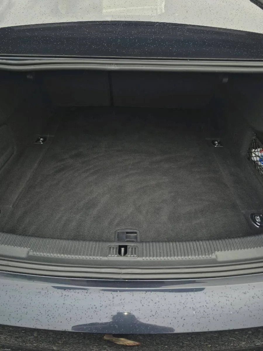 172 Audi A6 S-Line Black Edition Manual - Image 5