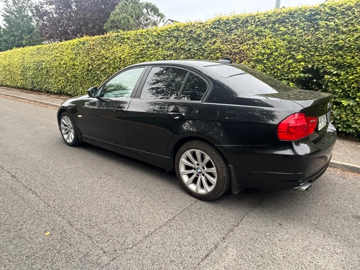 2011 BMW 320d AUTO !! NCT 03/27!! Nice Car!! - Image 4
