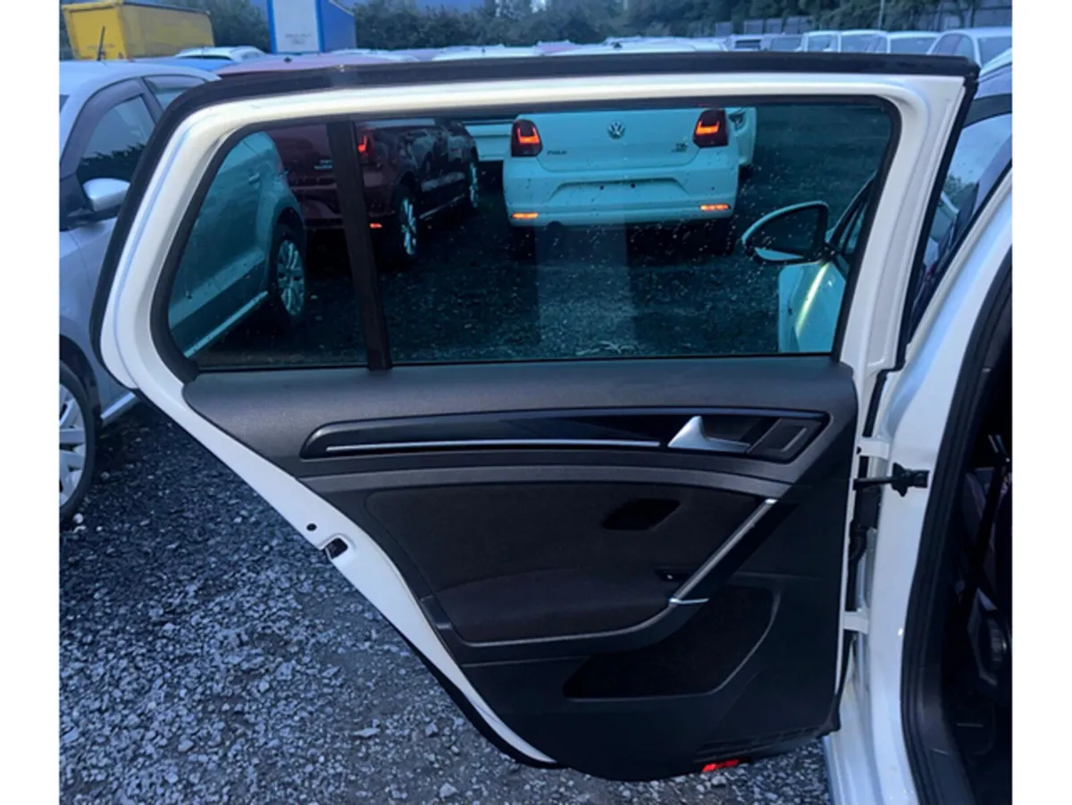 Volkswagen Golf GTI 2.0 AUTOMATIC LOW MILEAGE (089 - Image 3