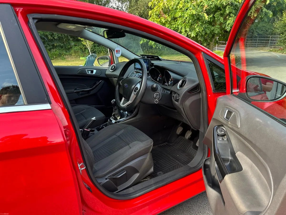 2015 Ford Fiesta Titanium 1.25 - Image 5