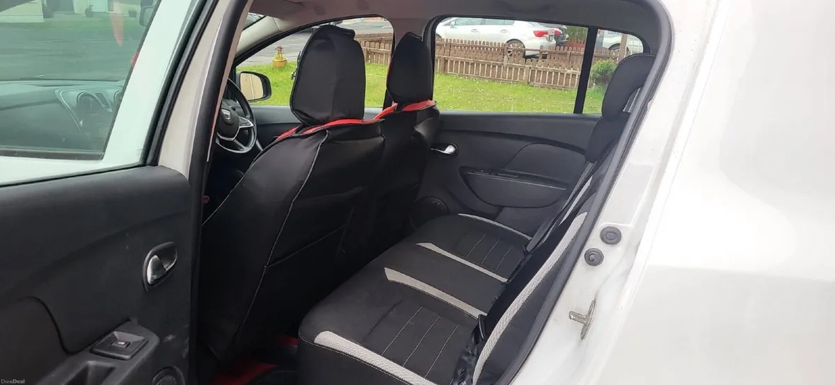 Dacia Sandero Stepway 2017 - excellent condition - Image 6