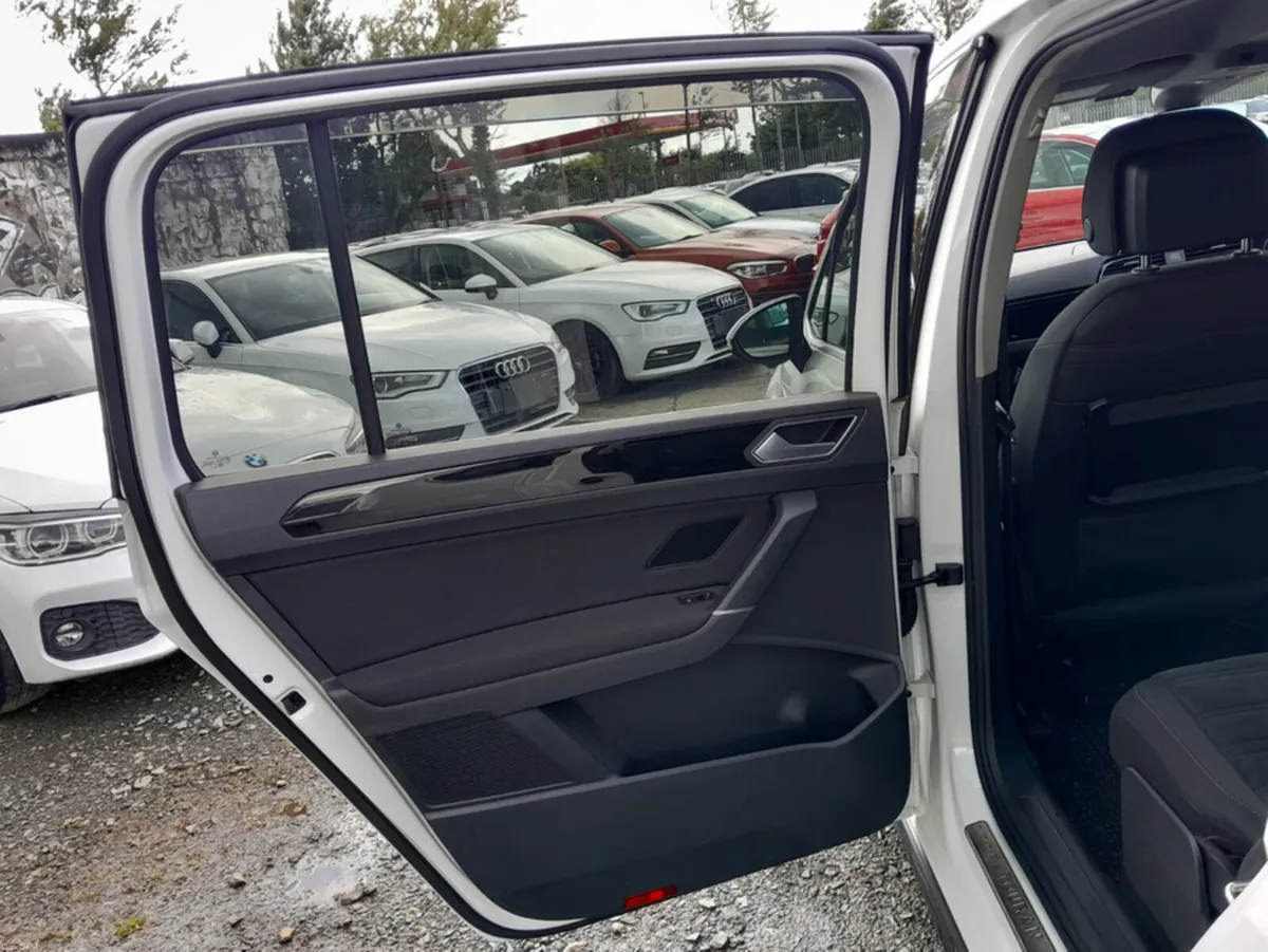 Volkswagen Touran 1.4 L Petrol TSI HIGH LINE - Aut - Image 5