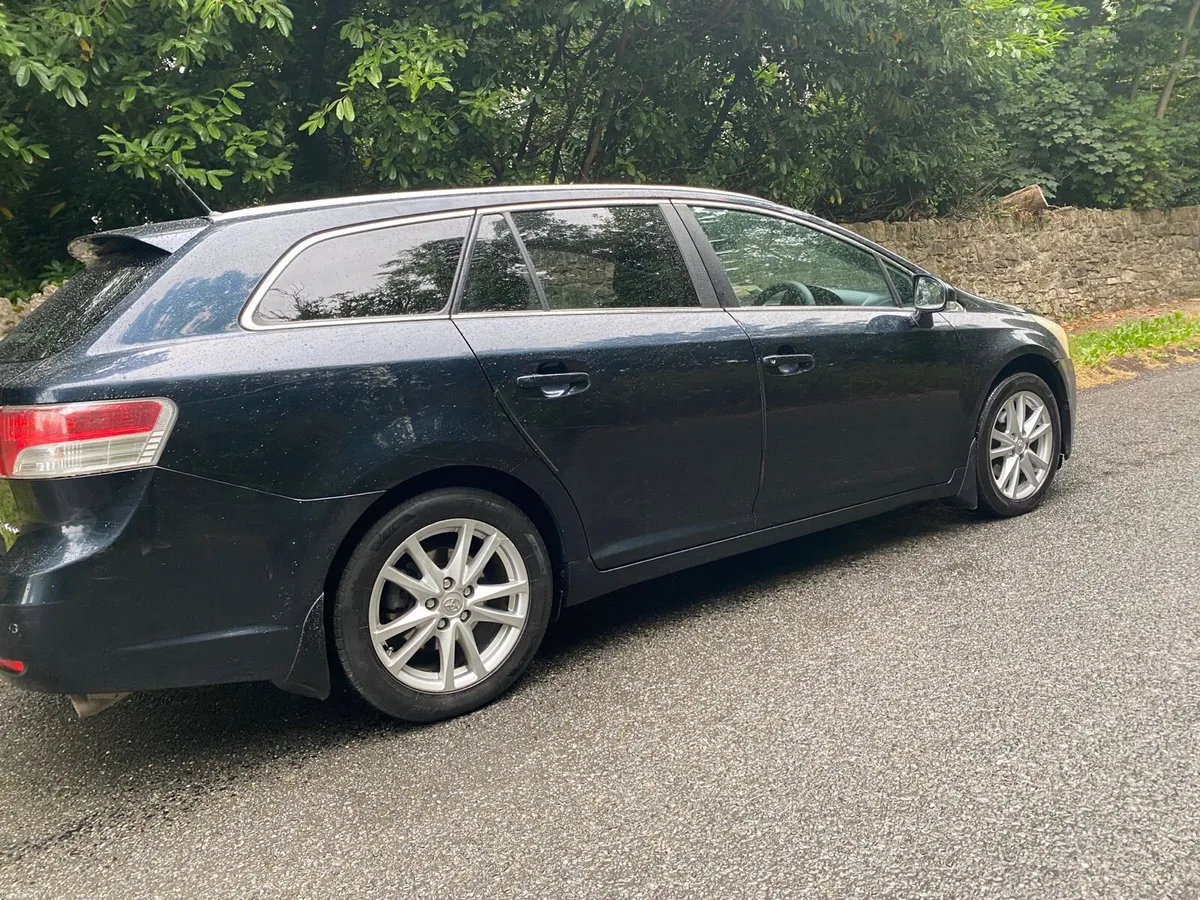 TOYOTA AVENSIS ESTATE MEW NCT NICE DRIVER - Image 3