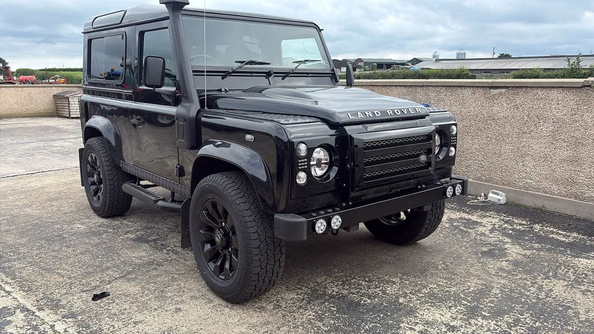 Landrover Defender 90 - Image 1