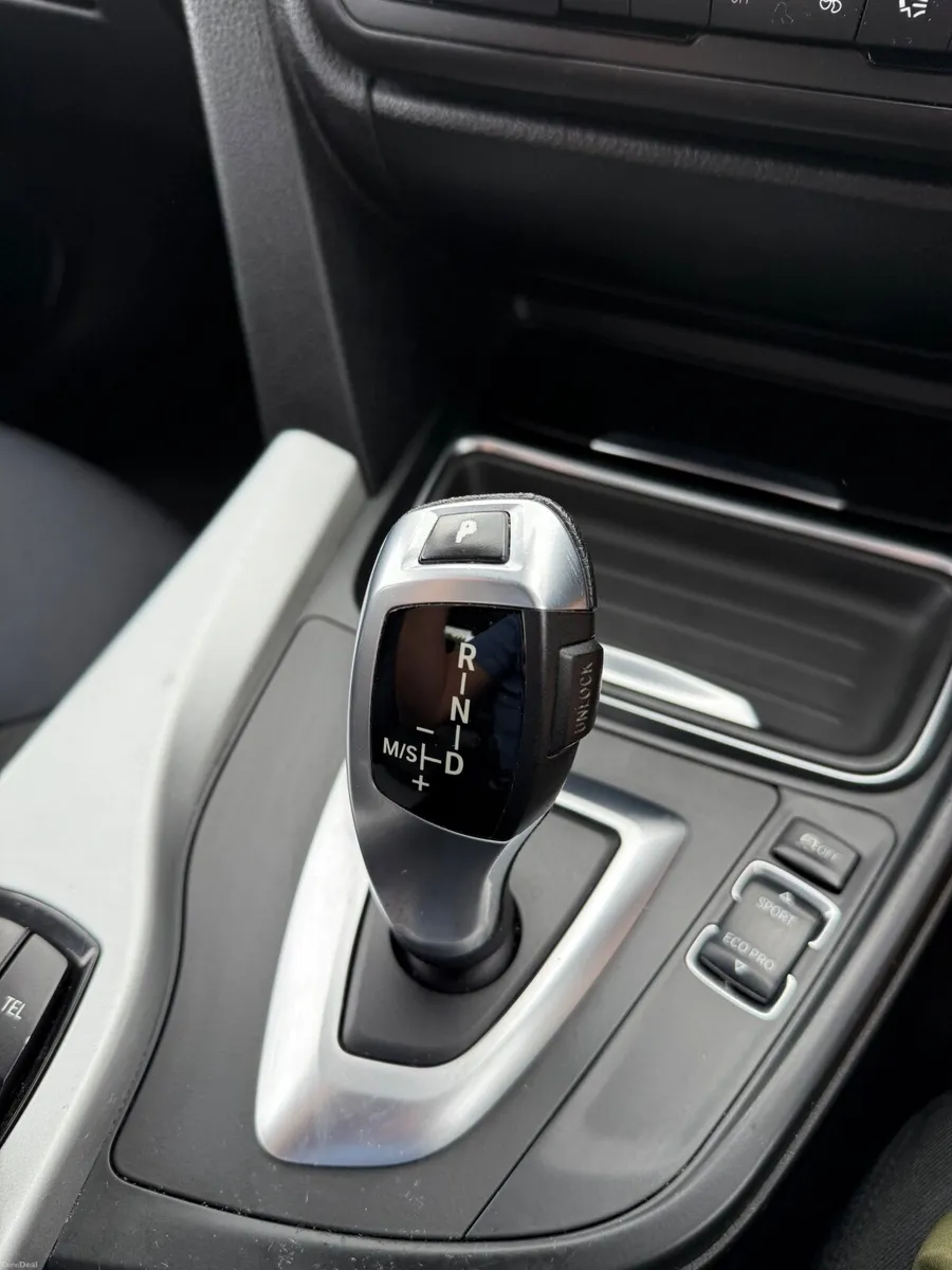 BMW 3-Series 2012 - Image 6