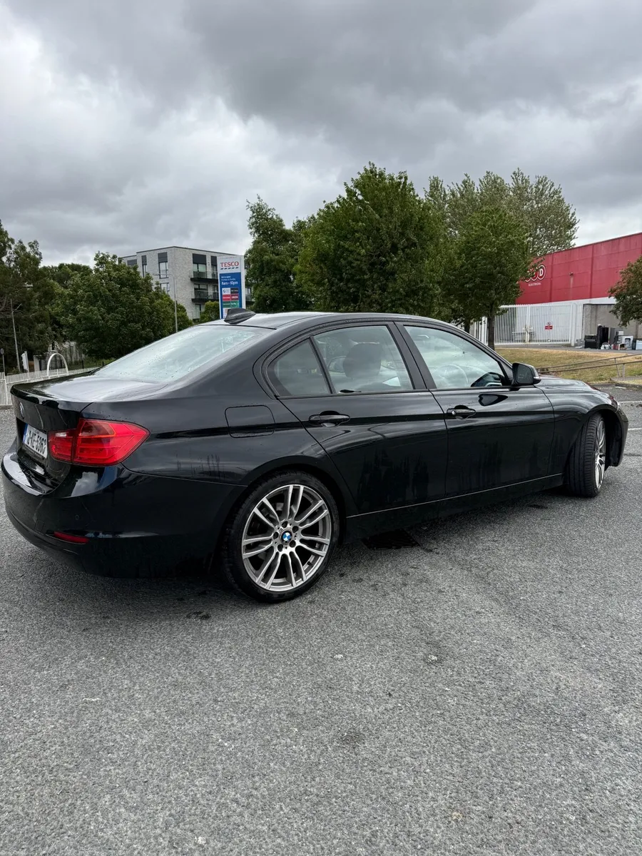 BMW 3-Series 2012 - Image 4