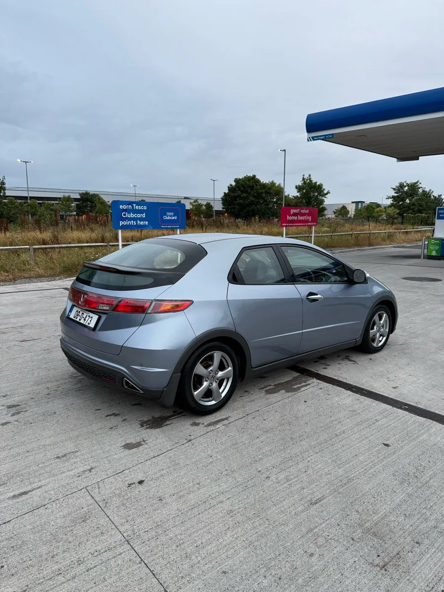 Honda civic 2008 low km/ full service - Image 4
