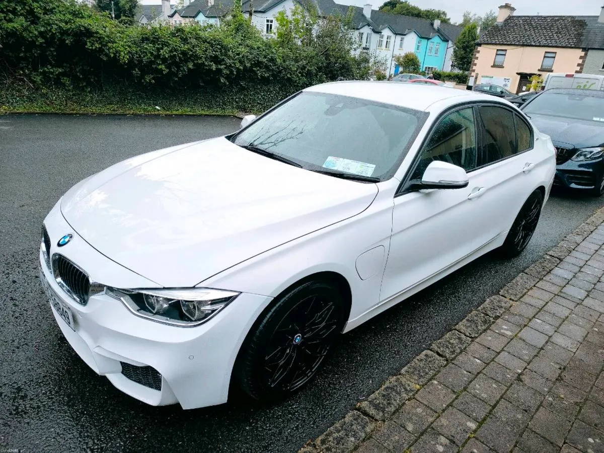 BMW 330e 2018 - Image 4