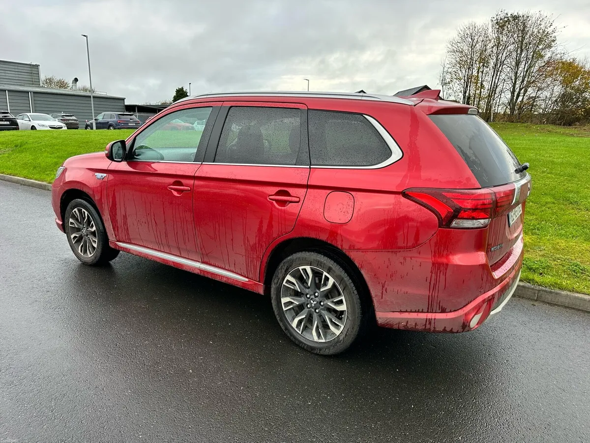 Mitsubishi Outlander Automatic,  4x4, 2.0L PHEV - Image 5