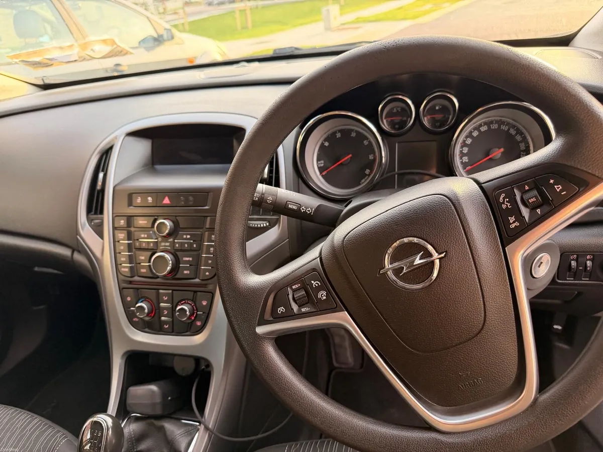Opel Astra 2014 - Image 6