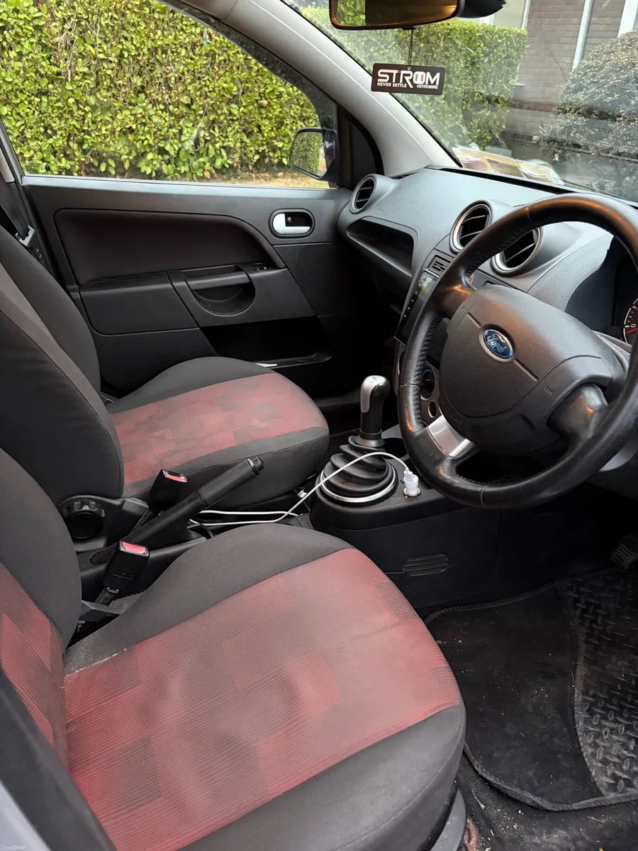 Ford Fiesta Zetec - Image 5