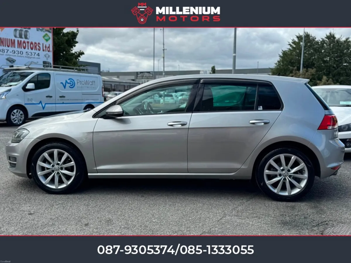 Volkswagen Golf HIGHLINE//LOW KMS//IMMACULATE - Image 5