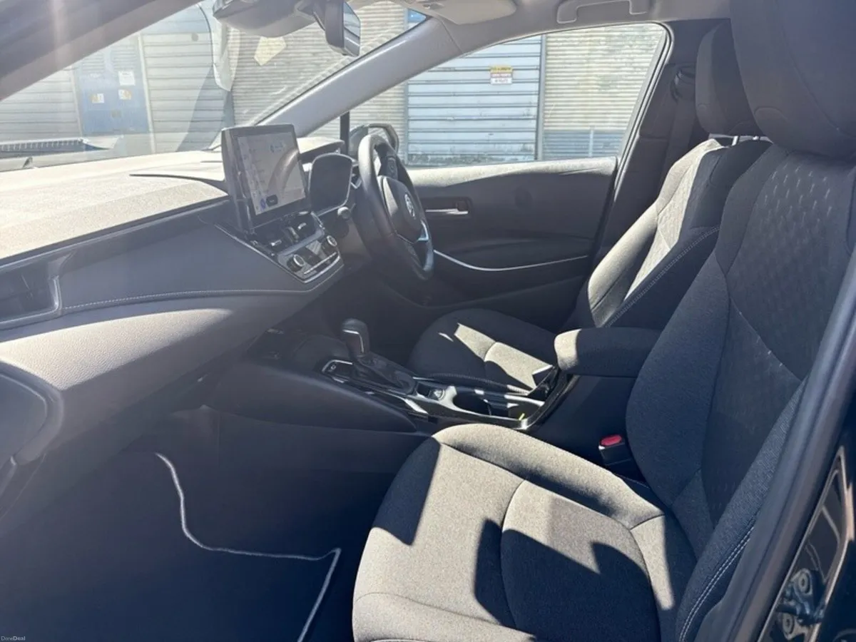 Toyota Corolla LUNA SPORT SALOON // HEATED SEATS / - Image 6