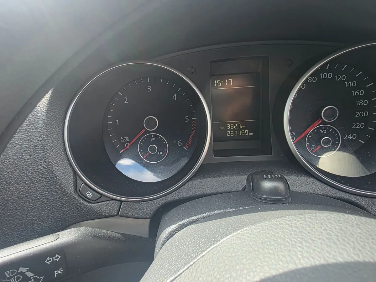 Volkswagen Golf 2010 - Image 1