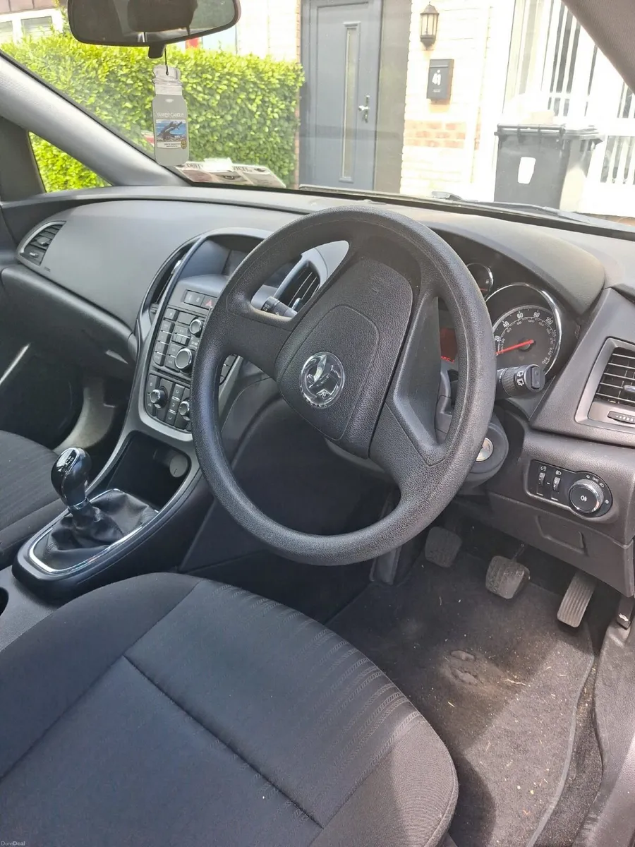 Vauxhall Astra 2011 - Image 1