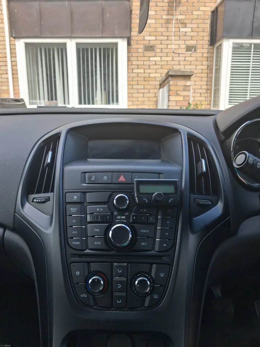 Vauxhall Astra 2011 - Image 2