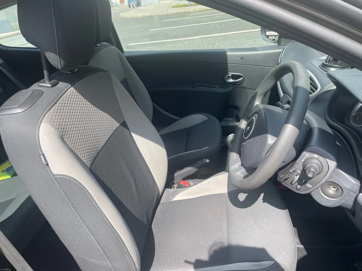 Renault Clio Car - Image 6