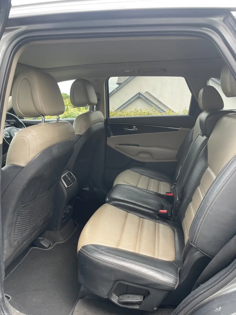 Kia Sorento 2015 Platimum AWD 7 Seats - Image 2