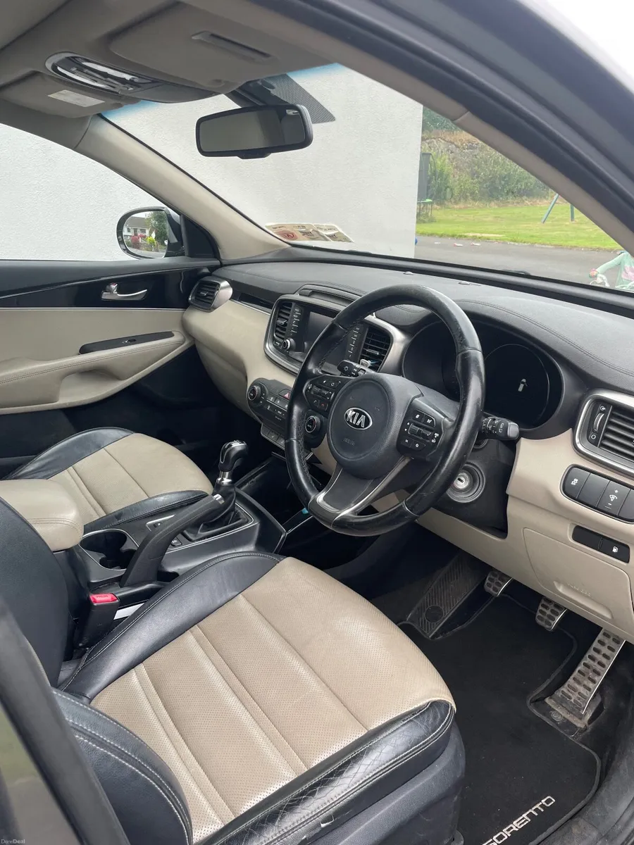 Kia Sorento 2015 Platimum AWD 7 Seats - Image 5