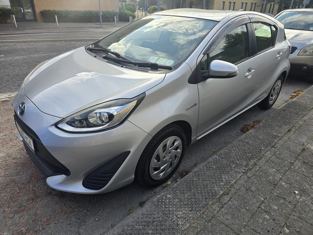 Automatic Toyota Aqua 2018 - Image 2