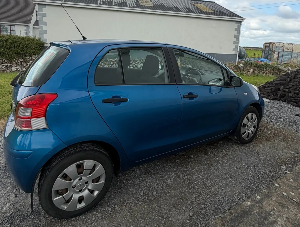 2011 Toyota Yaris - Image 3