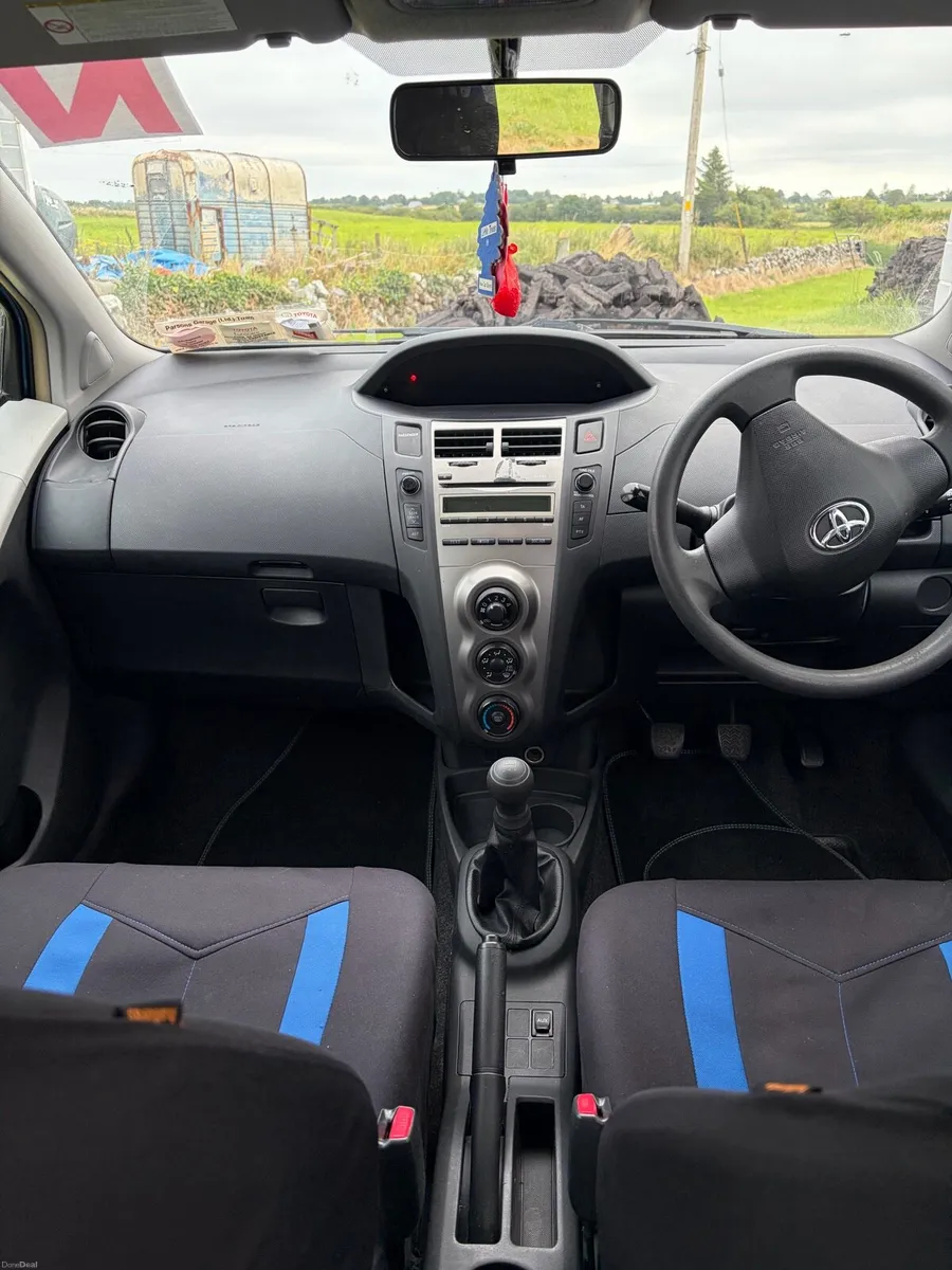 2011 Toyota Yaris - Image 6