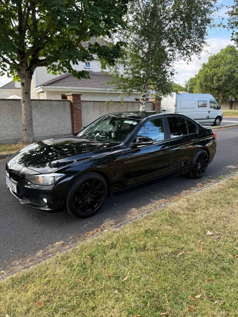 BMW 320D Automatic - Image 3