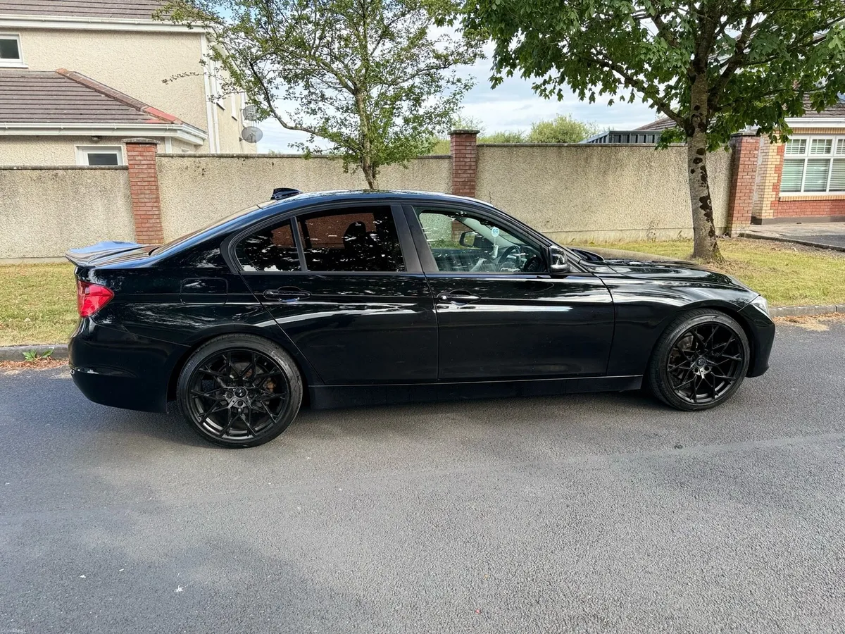 BMW 320D Automatic - Image 6