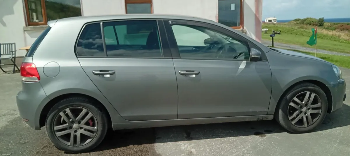 Volkswagen Golf 2011 - Image 2