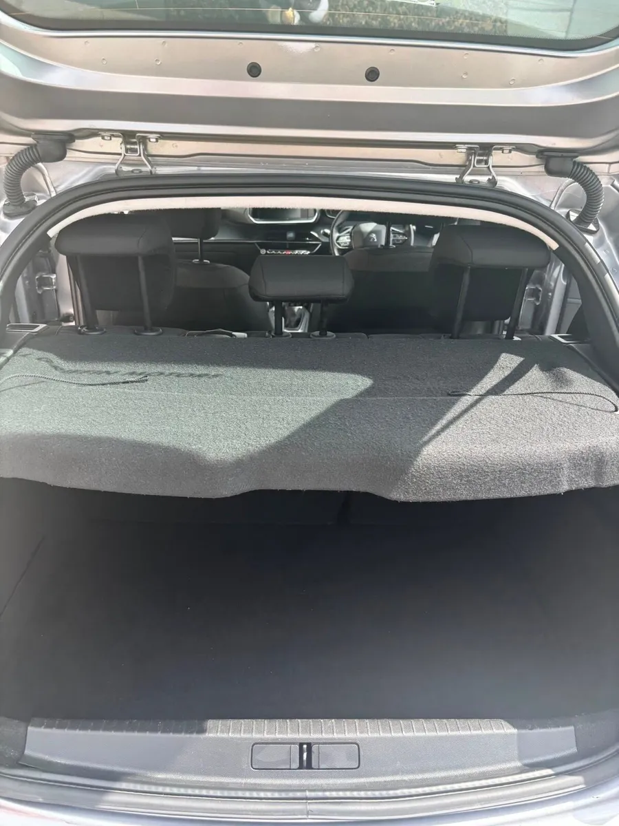 2022 Peugeot 208 - Image 3