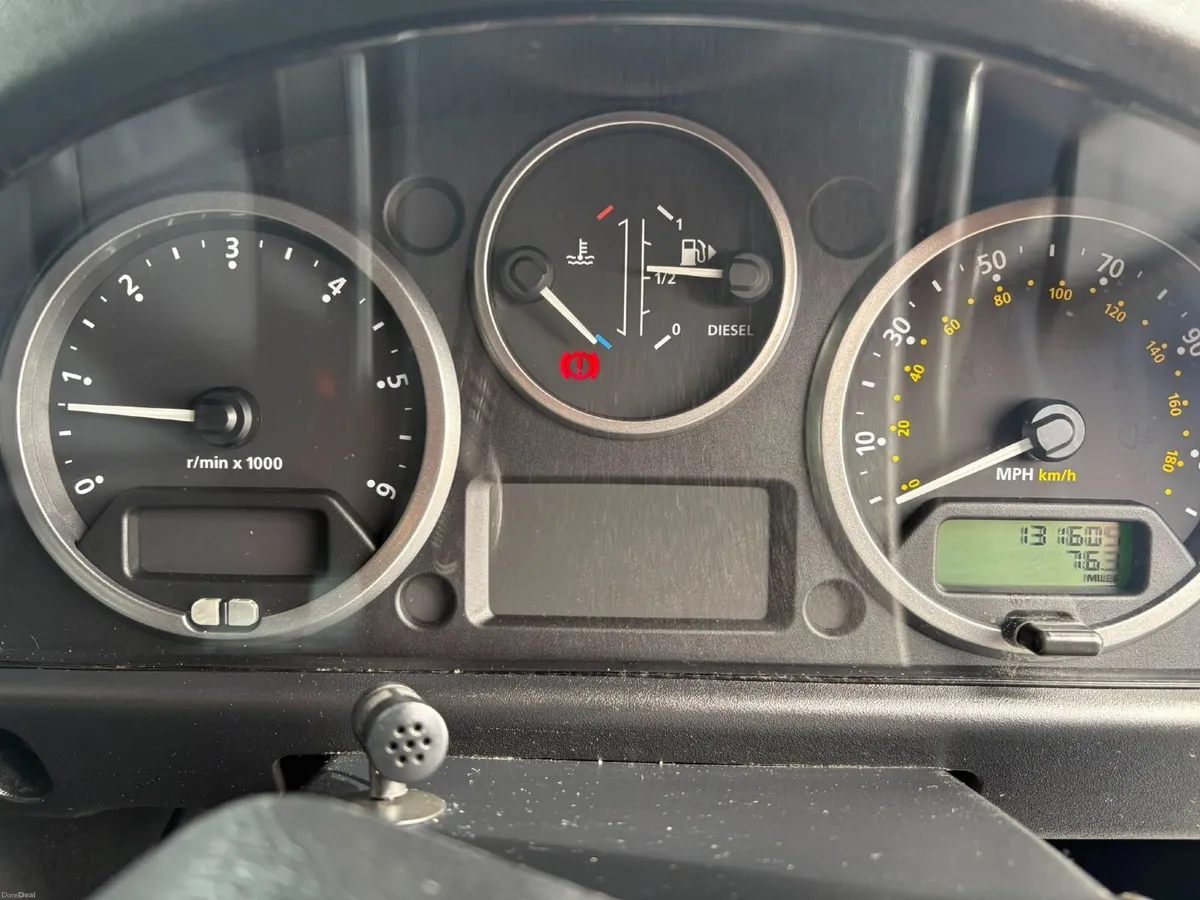 Land Rover Defender 90 2016 - Image 6