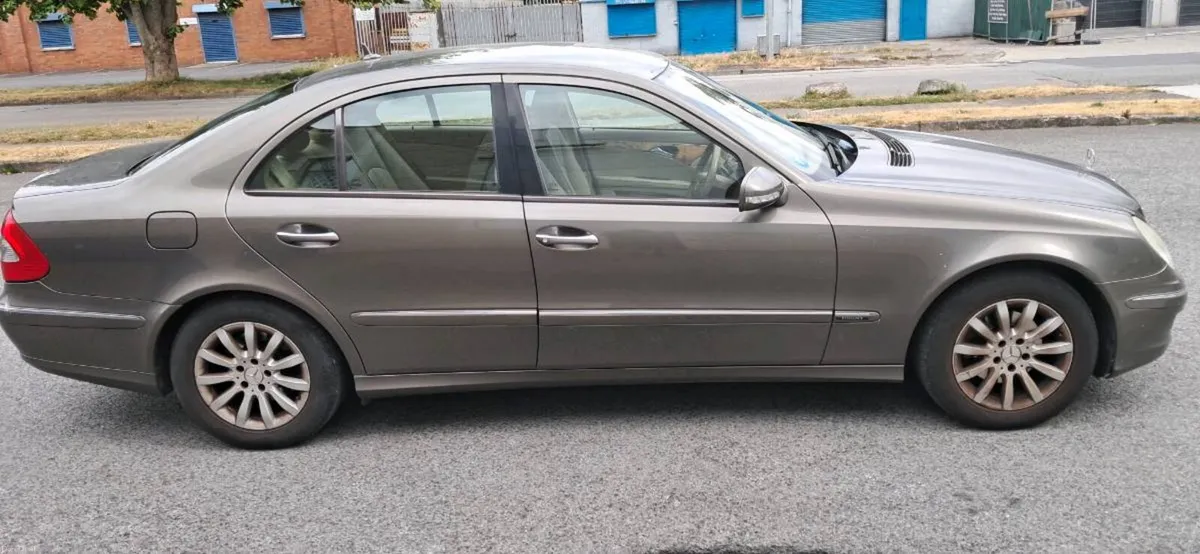 Mercedes-Benz E-Class 2007 - Image 5