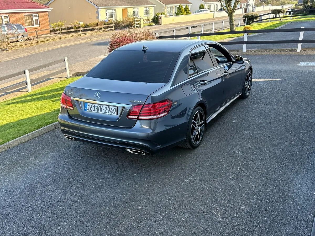 Mercedes Benz E 220 - Image 4