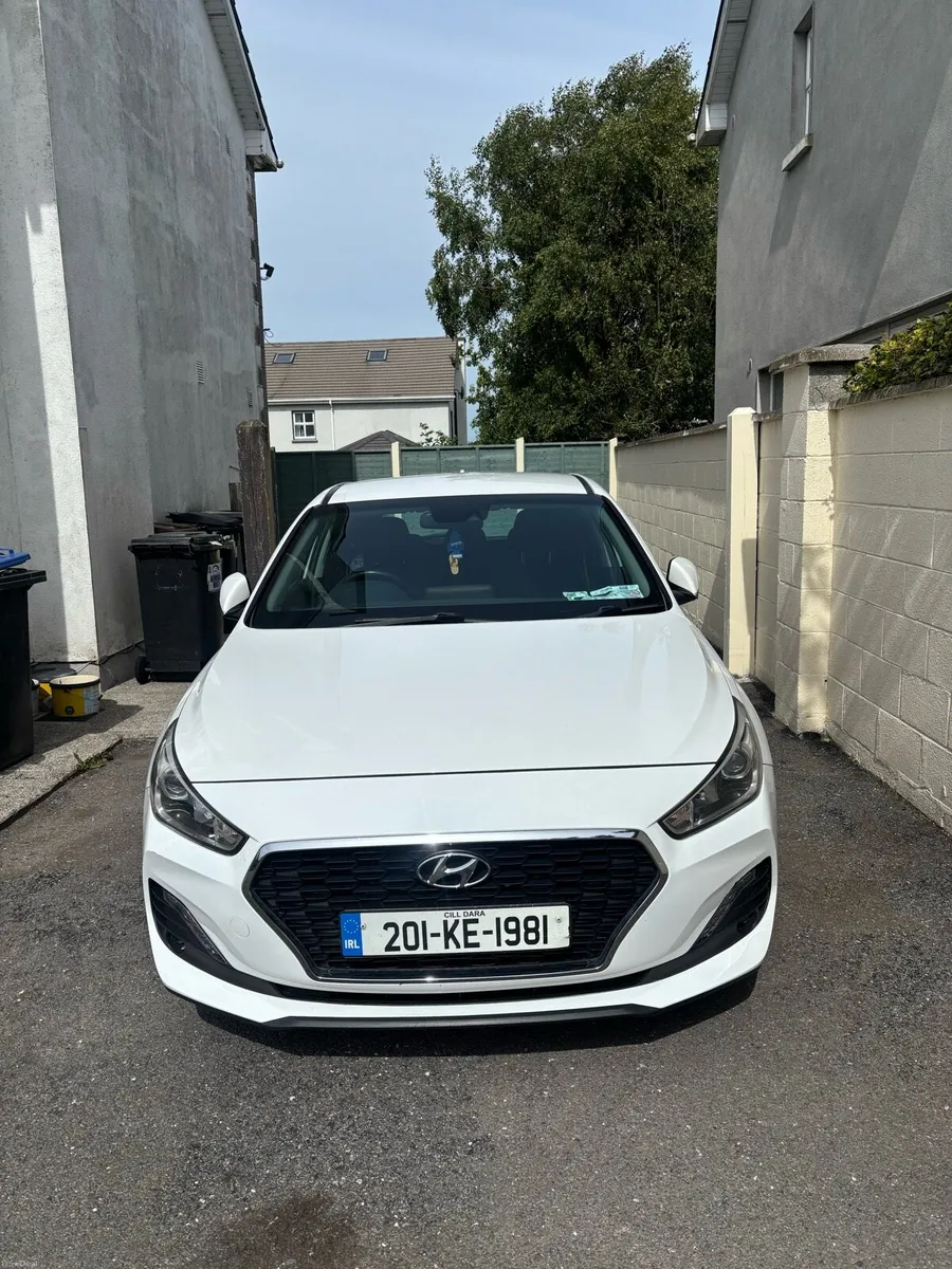 Hyundai i30 deluxe 1.0L turbo - Image 1