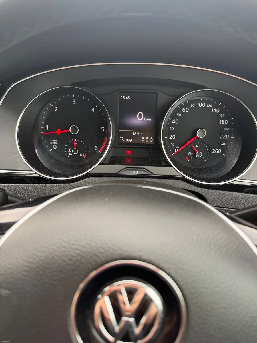 Volkswagen Passat 2016 - Image 2