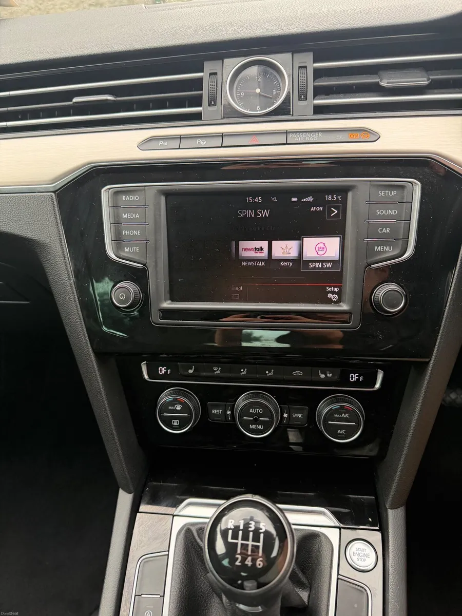 Volkswagen Passat 2016 - Image 3