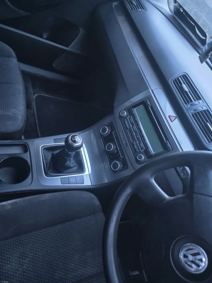 Volkswagen Passat 2010 - Image 3