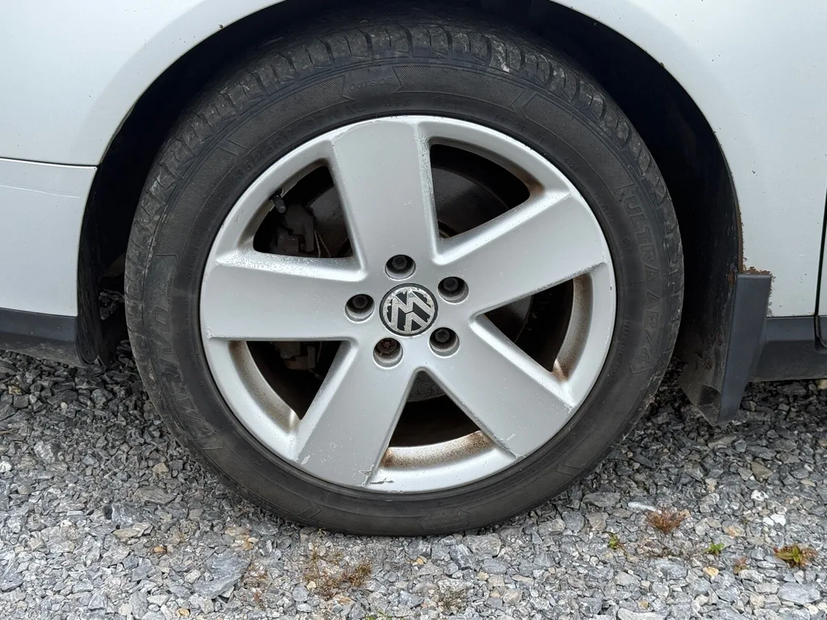 VW Passat - Image 5
