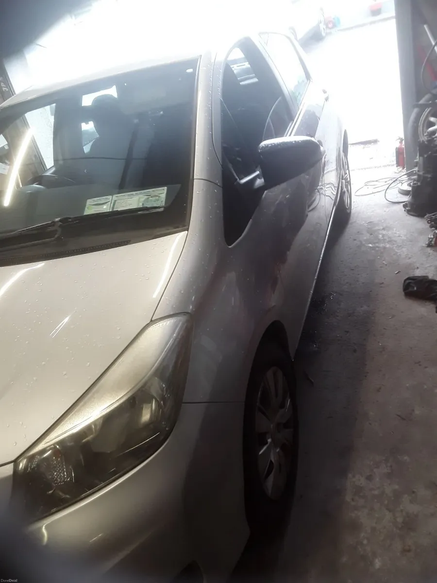 Toyota Yaris 2013 - Image 6