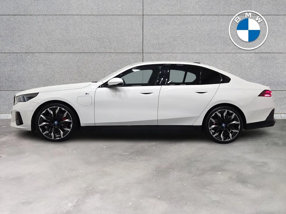 BMW 5-Series 550e xDrive M Sport Pro Saloon - Image 3