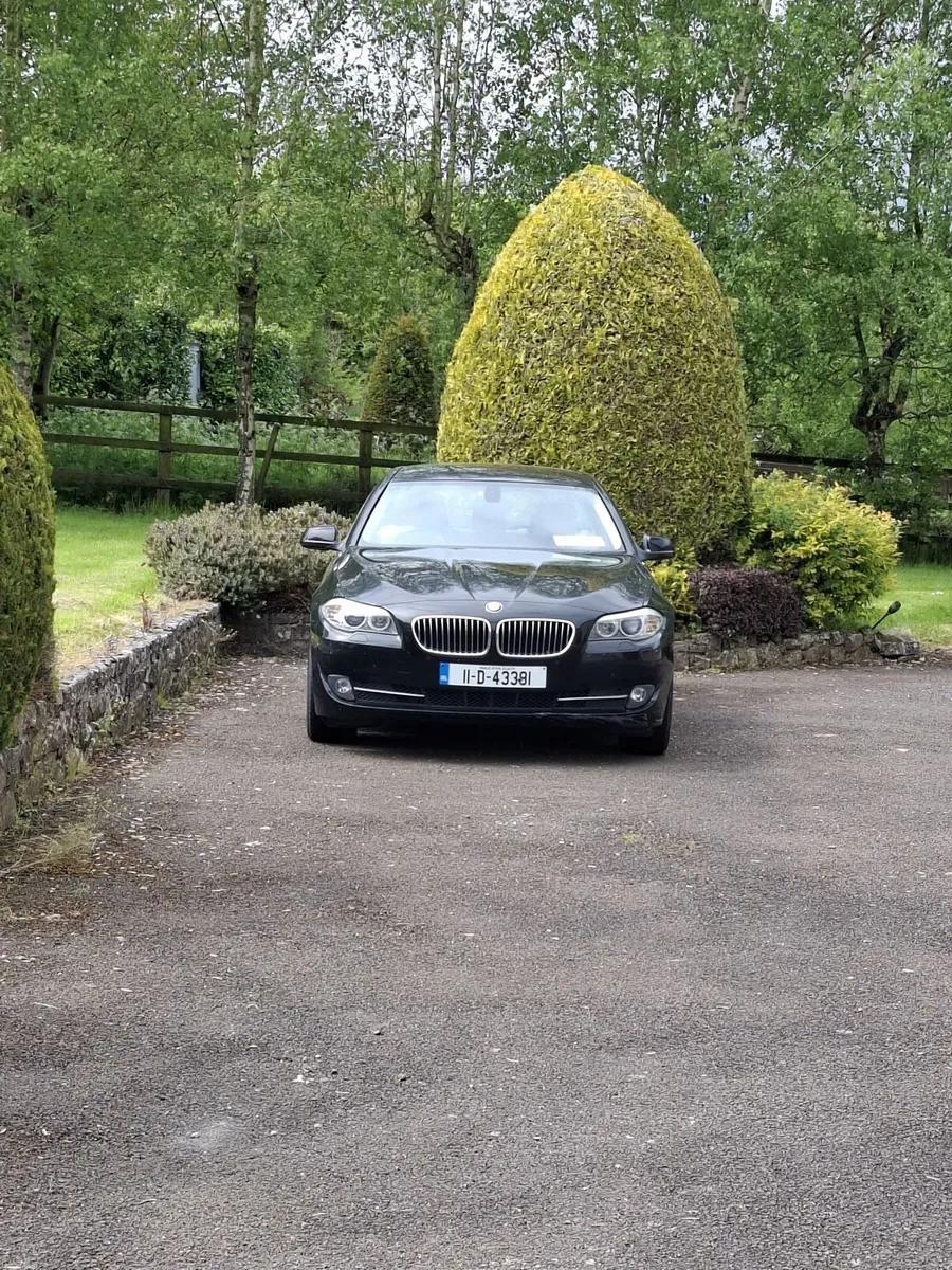 BMW 5-Series 2011 - Image 1