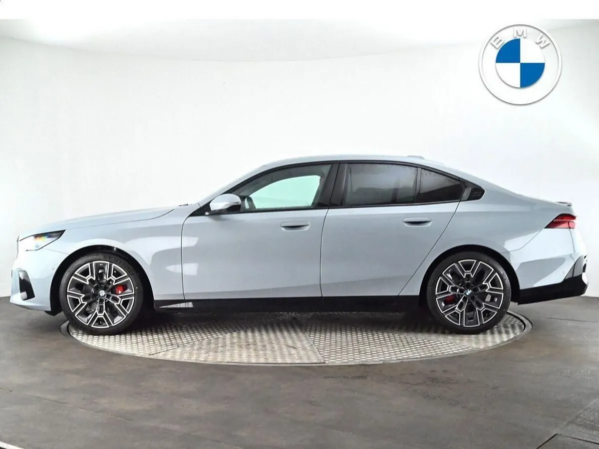 BMW 5-Series 520i M Sport Pro Saloon - Image 3