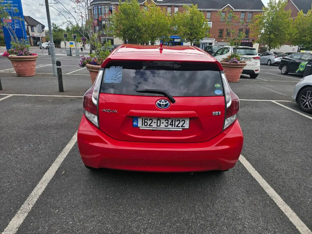 Toyota Aqua 2016 red - Image 4