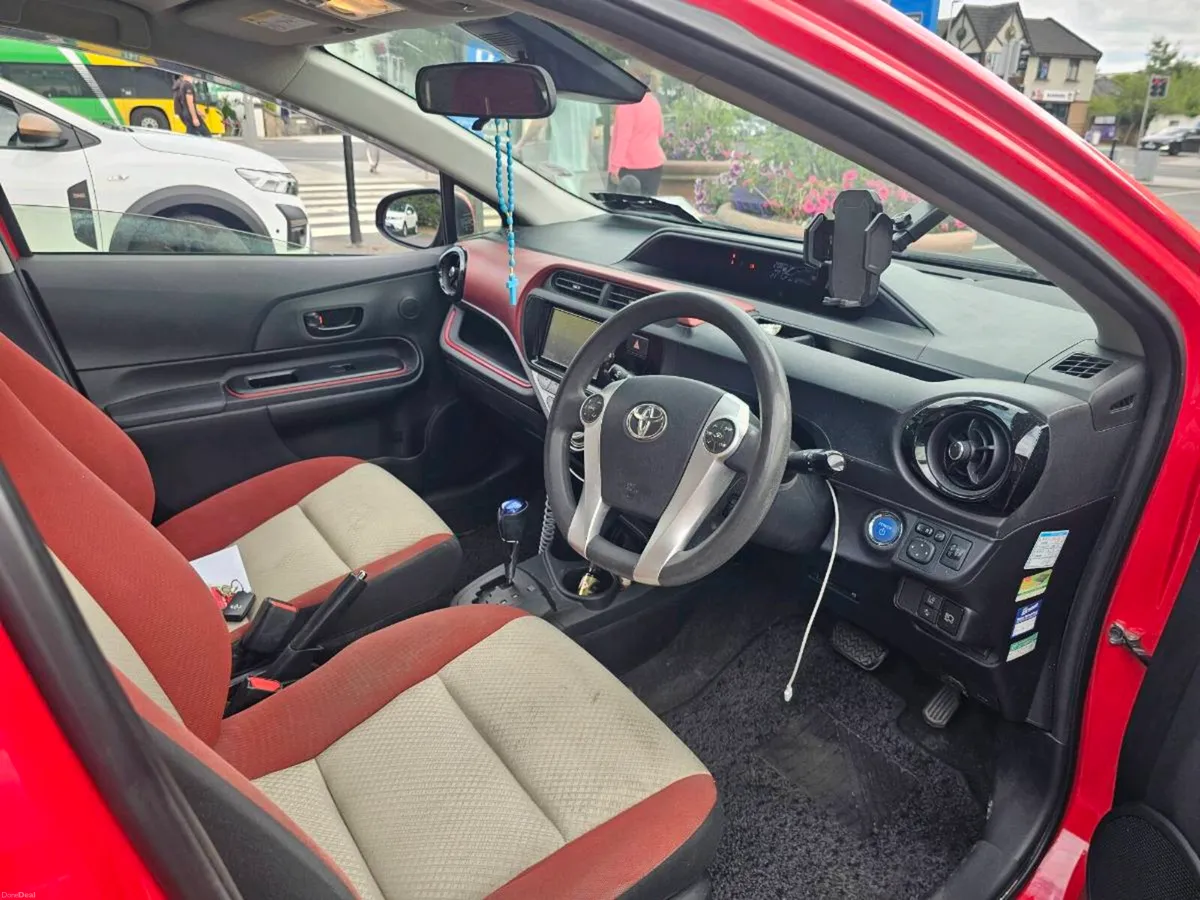 Toyota Aqua 2016 red - Image 6