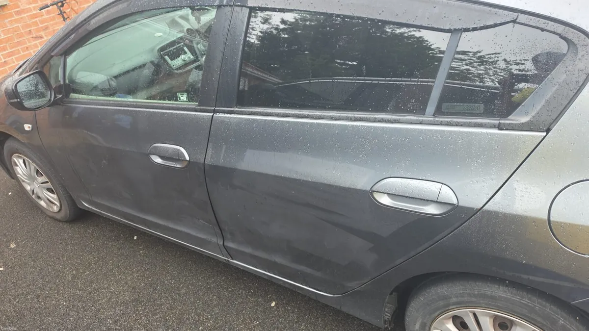 Car - Image 4