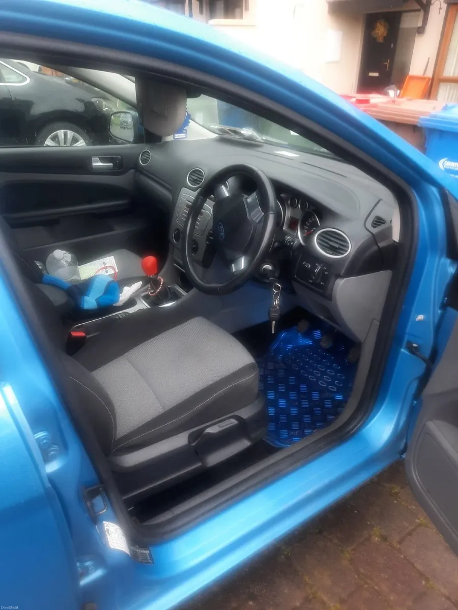 Ford Focus 2009 - Image 2