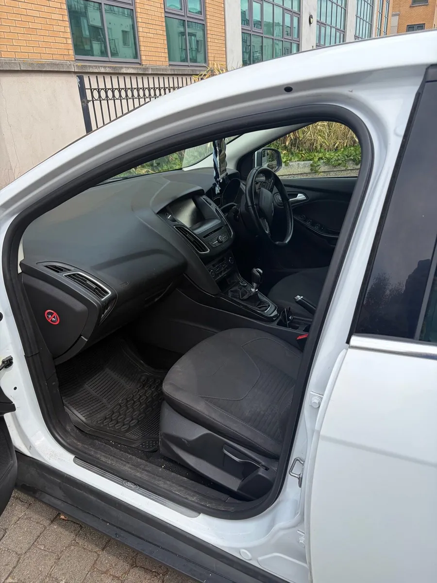 Ford Focus Titanium 1.5 Petrol - Image 5