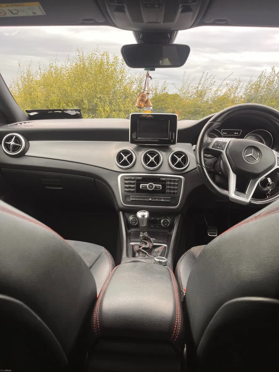 Mercedes-Benz CLA 180 AMG SPORT - Image 3