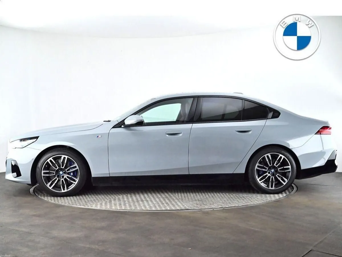 BMW i5 eDrive40 M Sport Saloon - Image 3