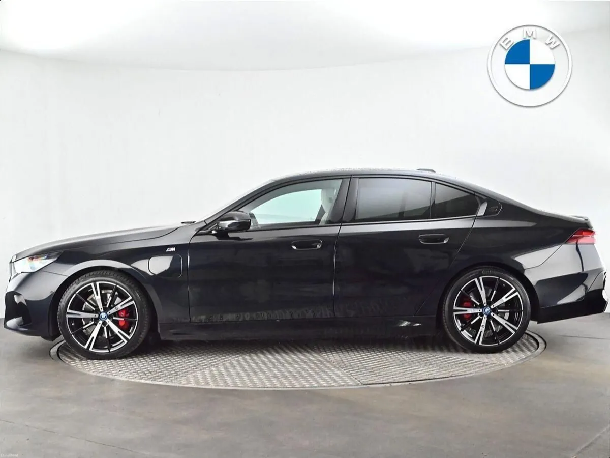 BMW 5-Series 530e M Sport Pro Saloon - Image 3